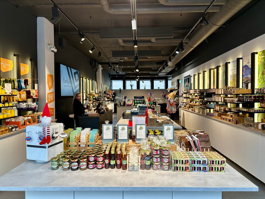 Inni í verslun Taste of Iceland